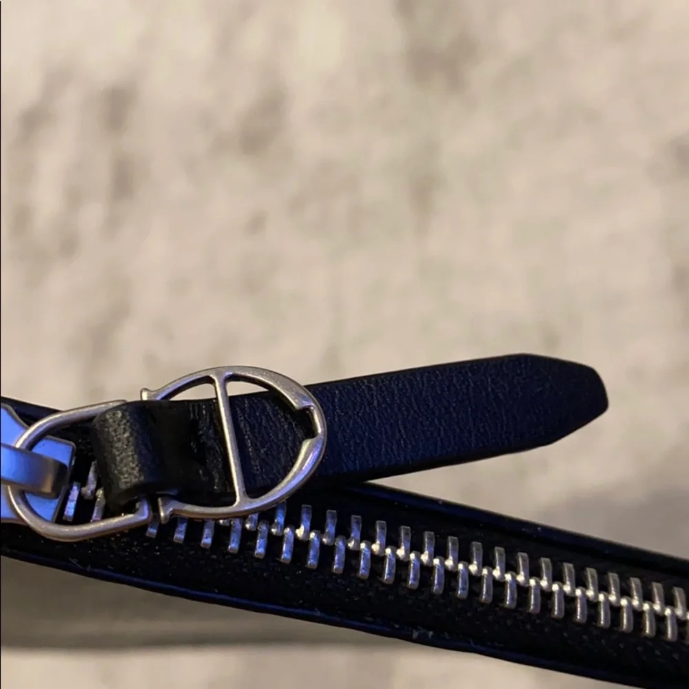 Etienne Aigner leather wristlet - Picture 4 of 8